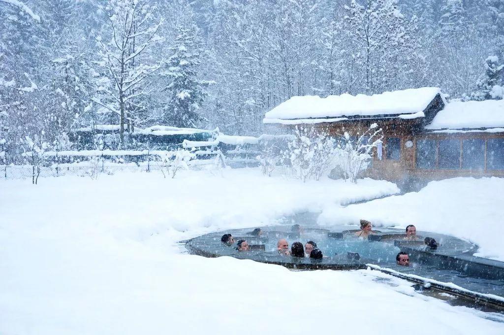 让冬季旅游更顺心：防冻保暖滑雪技巧